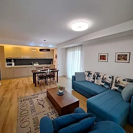 Foxxy Luxury Скоп'є